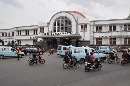 Железнодорожный вокзал в Джакарте